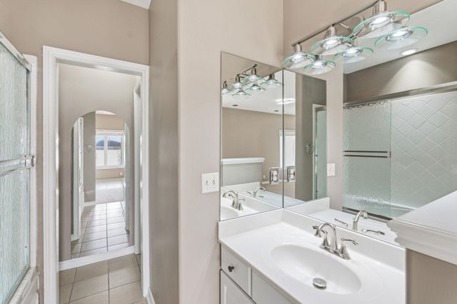 6611 W Briarwood Cir, Wichita, KS 67212