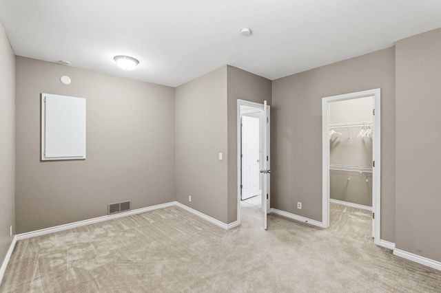 6611 W Briarwood Cir, Wichita, KS 67212