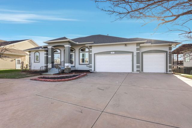 6611 W Briarwood Cir, Wichita, KS 67212