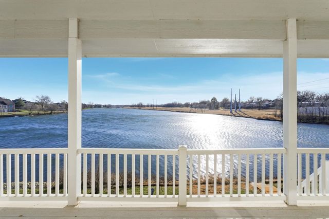 6611 W Briarwood Cir, Wichita, KS 67212