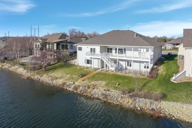 6611 W Briarwood Cir, Wichita, KS 67212