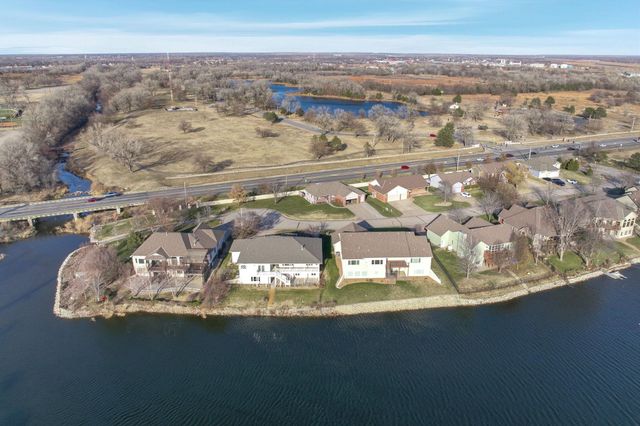 6611 W Briarwood Cir, Wichita, KS 67212