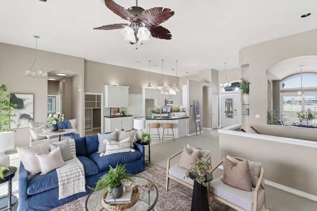 6611 W Briarwood Cir, Wichita, KS 67212