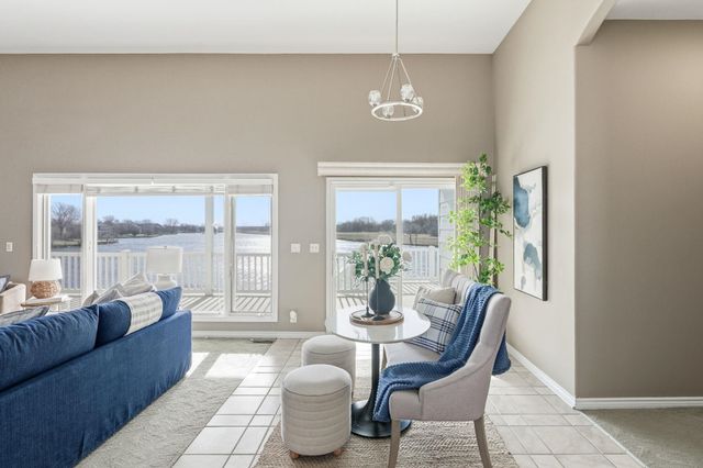 6611 W Briarwood Cir, Wichita, KS 67212