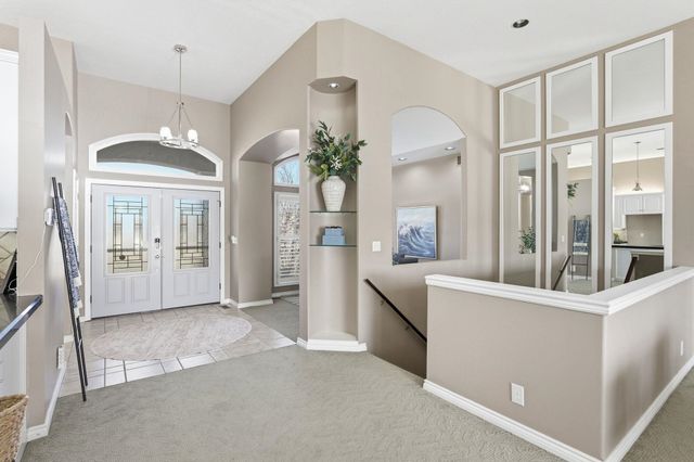 6611 W Briarwood Cir, Wichita, KS 67212