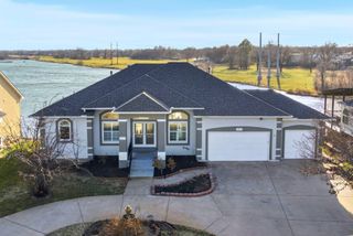 6611 W Briarwood Cir, Wichita, KS 67212