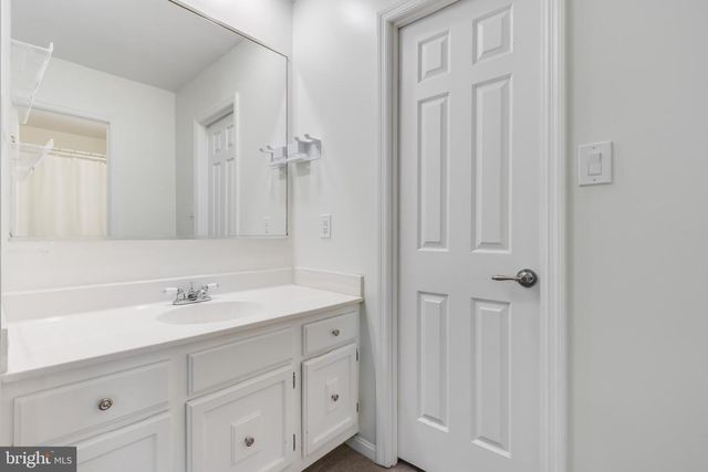 4825 CARRIAGEPARK RD, Fairfax, VA 22032