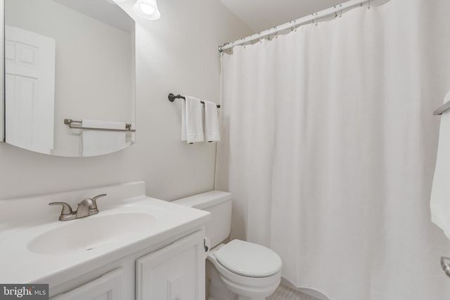 4825 CARRIAGEPARK RD, Fairfax, VA 22032