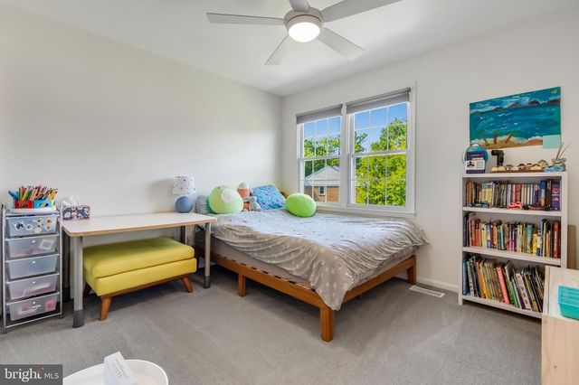 4825 CARRIAGEPARK RD, Fairfax, VA 22032