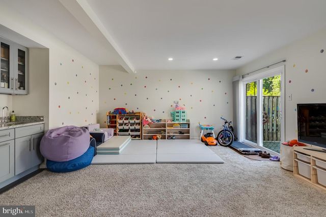 4825 CARRIAGEPARK RD, Fairfax, VA 22032