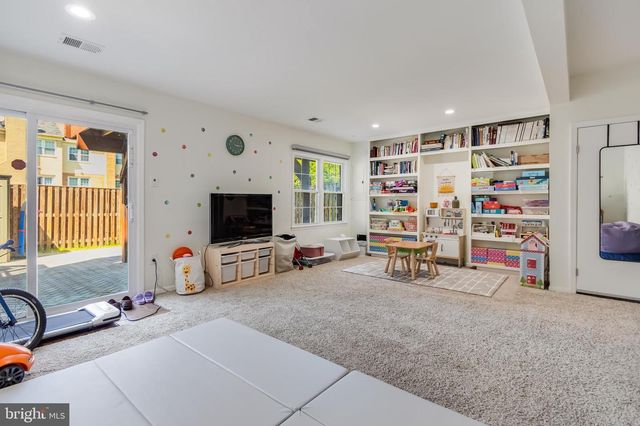 4825 CARRIAGEPARK RD, Fairfax, VA 22032