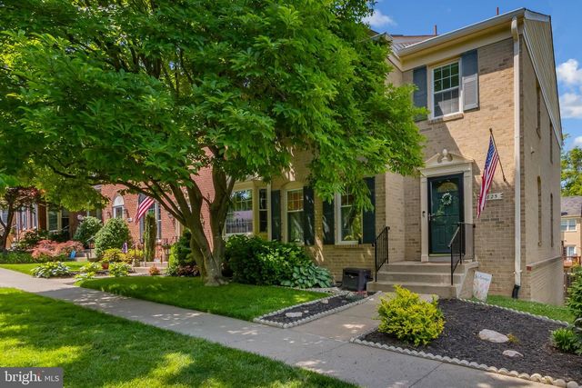 4825 CARRIAGEPARK RD, Fairfax, VA 22032