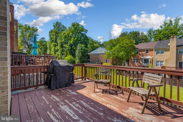 4825 CARRIAGEPARK RD, Fairfax, VA 22032