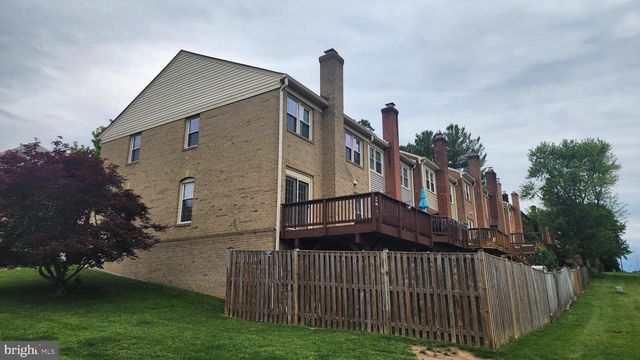 4825 CARRIAGEPARK RD, Fairfax, VA 22032