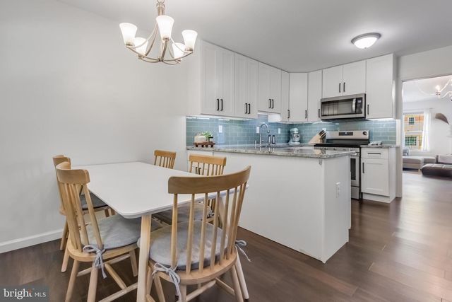 4825 CARRIAGEPARK RD, Fairfax, VA 22032