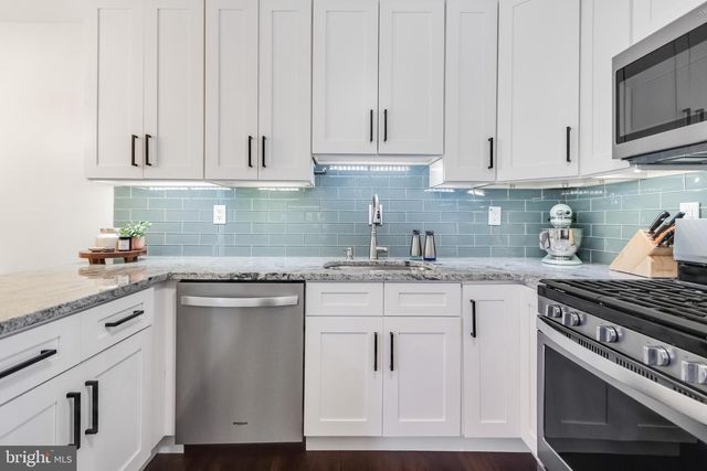 4825 CARRIAGEPARK RD, Fairfax, VA 22032