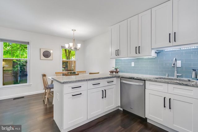 4825 CARRIAGEPARK RD, Fairfax, VA 22032