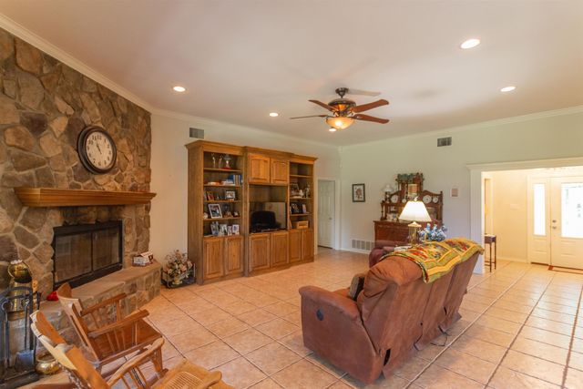 3014 CR 3550, Holly Lake Ranch, TX 75765