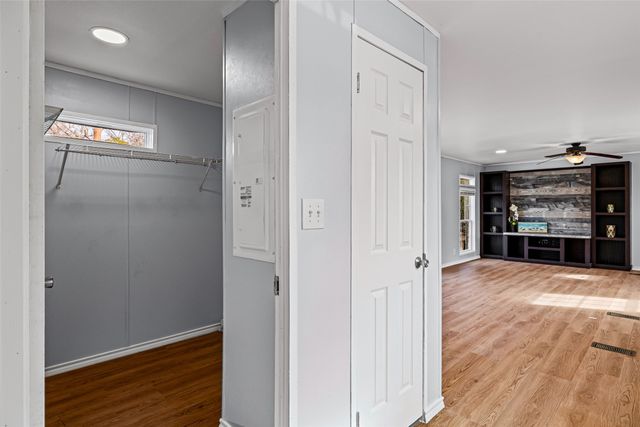 814 Brazos Harbor Circle, Granbury, TX 76048