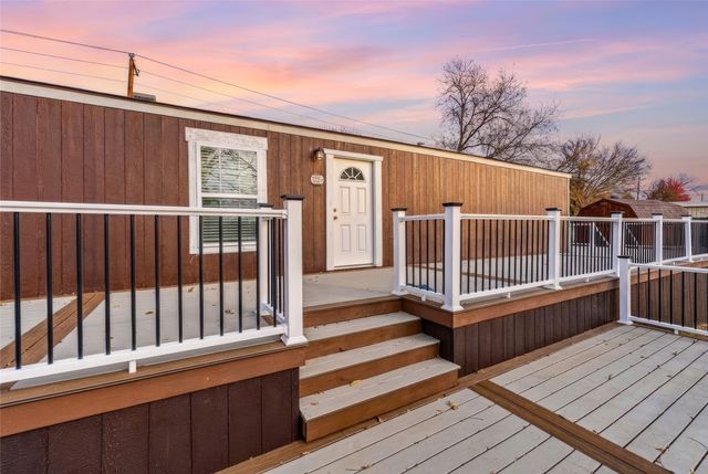 814 Brazos Harbor Circle, Granbury, TX 76048