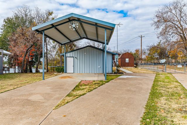 814 Brazos Harbor Circle, Granbury, TX 76048