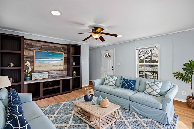 814 Brazos Harbor Circle, Granbury, TX 76048