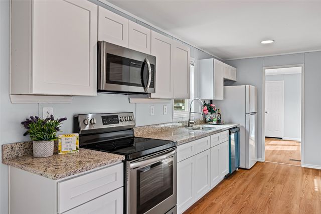 814 Brazos Harbor Circle, Granbury, TX 76048