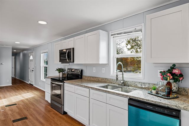 814 Brazos Harbor Circle, Granbury, TX 76048