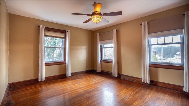 343 E 11th Ave, Tarentum, PA 15084