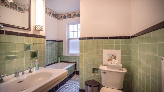 343 E 11th Ave, Tarentum, PA 15084