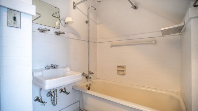 343 E 11th Ave, Tarentum, PA 15084