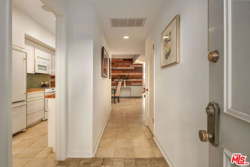 Image 10 of property listing at 1133 N Clark Street 103, West Hollywood, CA 90069