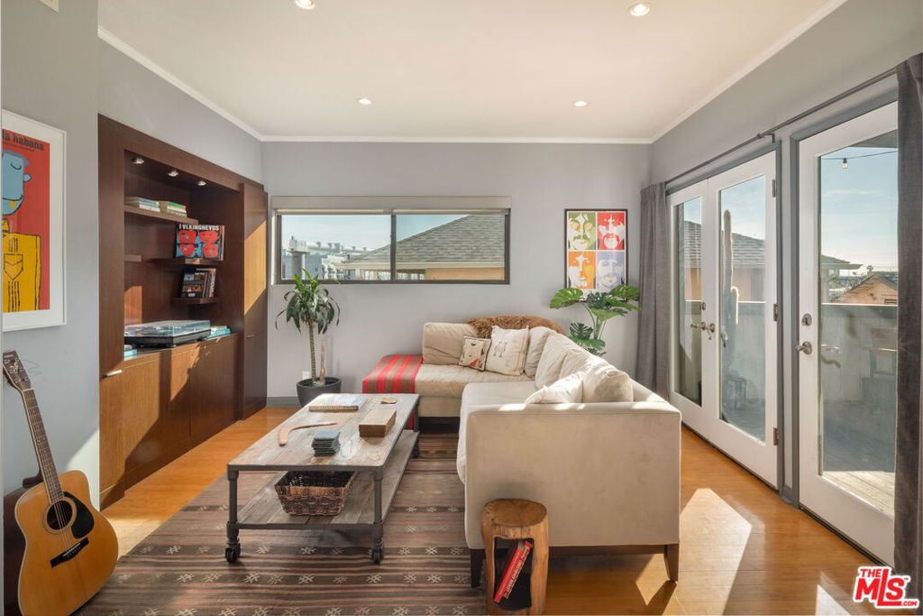 Image 2 of property listing at 1133 N Clark Street 103, West Hollywood, CA 90069