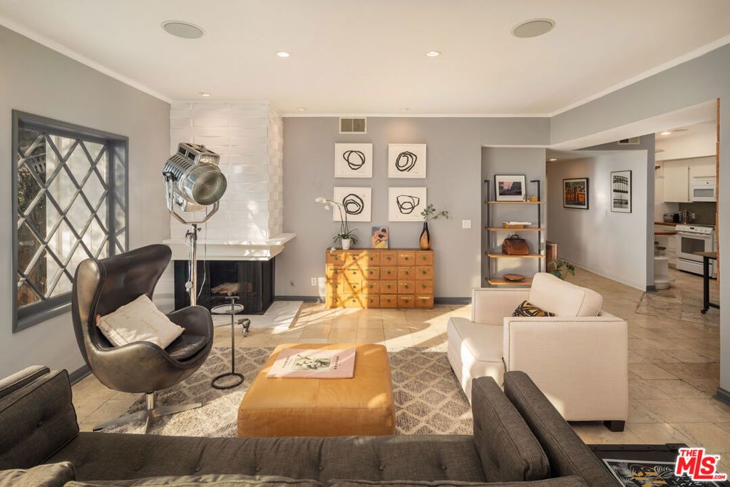 Image 4 of property listing at 1133 N Clark Street 103, West Hollywood, CA 90069