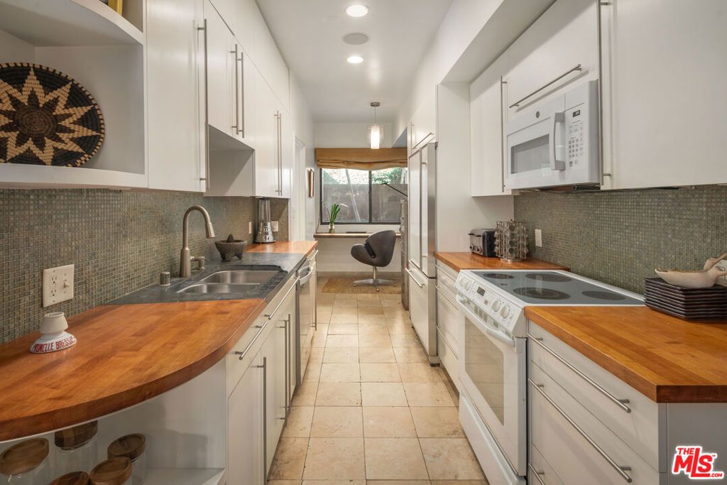 Image 6 of property listing at 1133 N Clark Street 103, West Hollywood, CA 90069