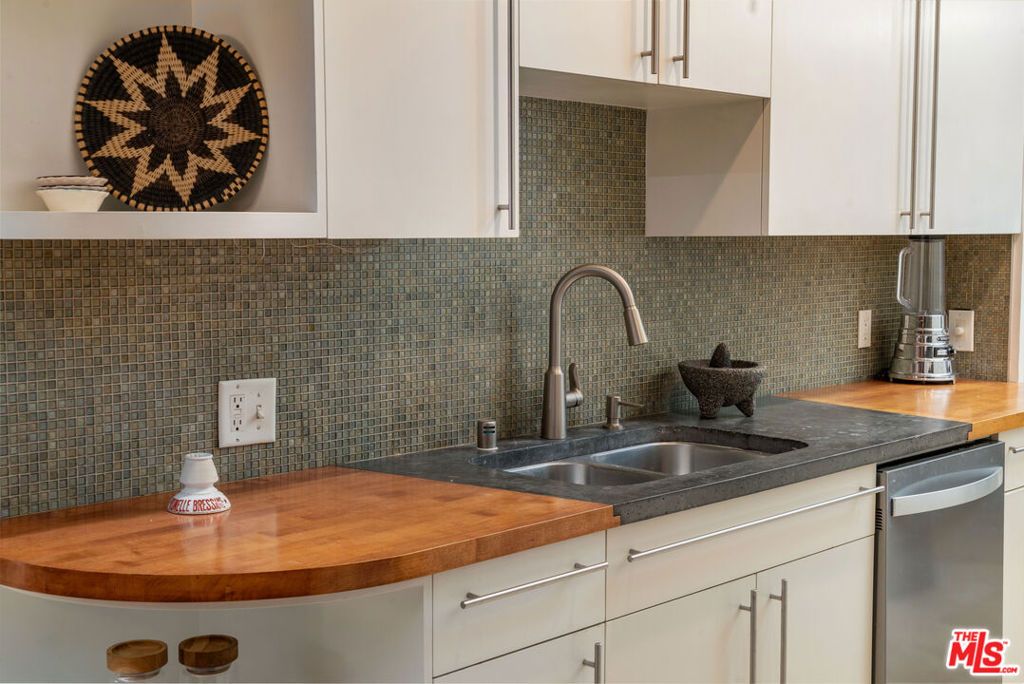 Image 9 of property listing at 1133 N Clark Street 103, West Hollywood, CA 90069
