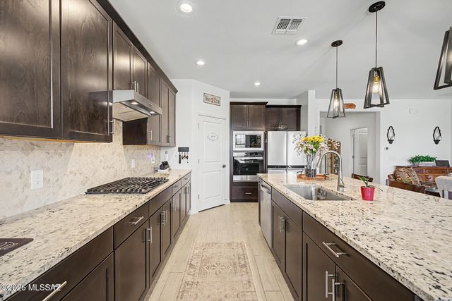 10462 E Silver Fox Drive, Tucson, AZ 85748