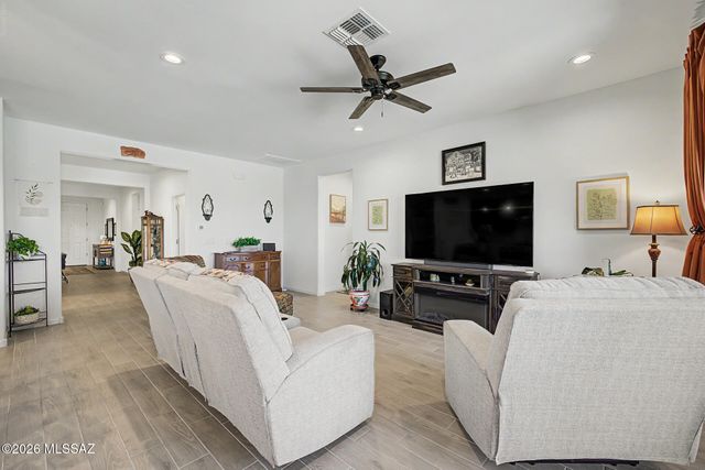 10462 E Silver Fox Drive, Tucson, AZ 85748