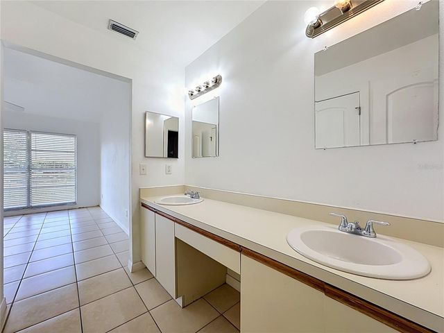 5664 25TH STREET CIRCLE E, Bradenton, FL 34203