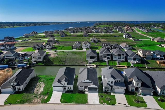 11021 N Lake Mist Lane, Willis, TX 77318