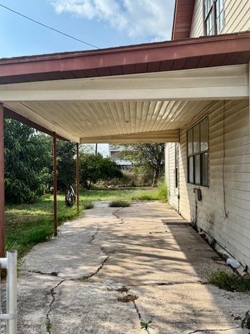 712 S Illinois Avenue, Weslaco, TX 78596