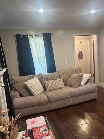 11411 Rossiter Street, Detroit, MI 48224