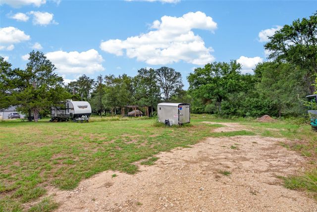 266 Beaver RD, Elgin, TX 78621