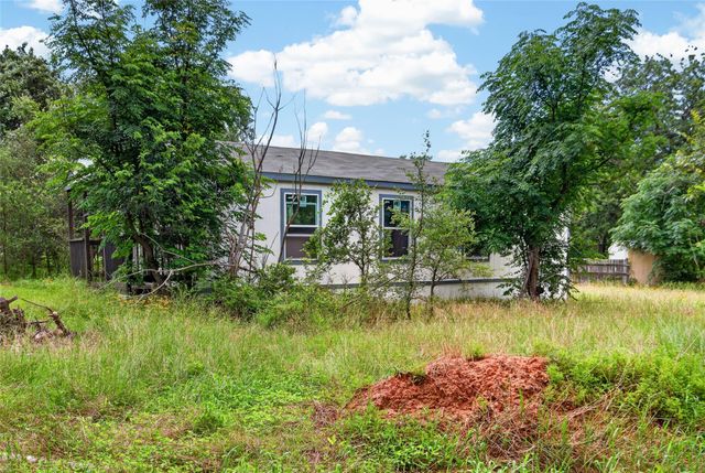 266 Beaver RD, Elgin, TX 78621