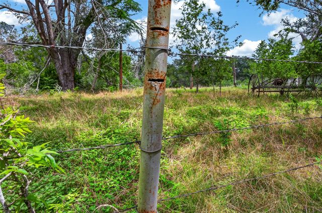 266 Beaver RD, Elgin, TX 78621