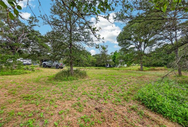 266 Beaver RD, Elgin, TX 78621
