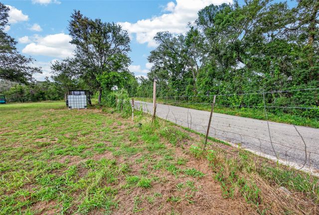 266 Beaver RD, Elgin, TX 78621
