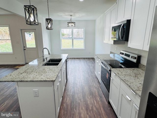 615 N WESTERN AVE, Martinsburg, WV 25404