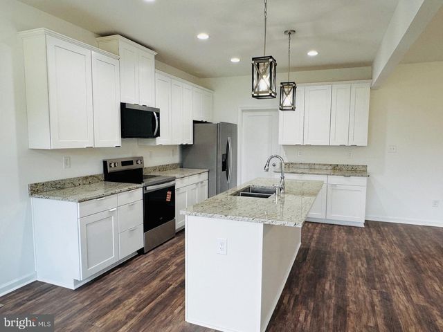 615 N WESTERN AVE, Martinsburg, WV 25404