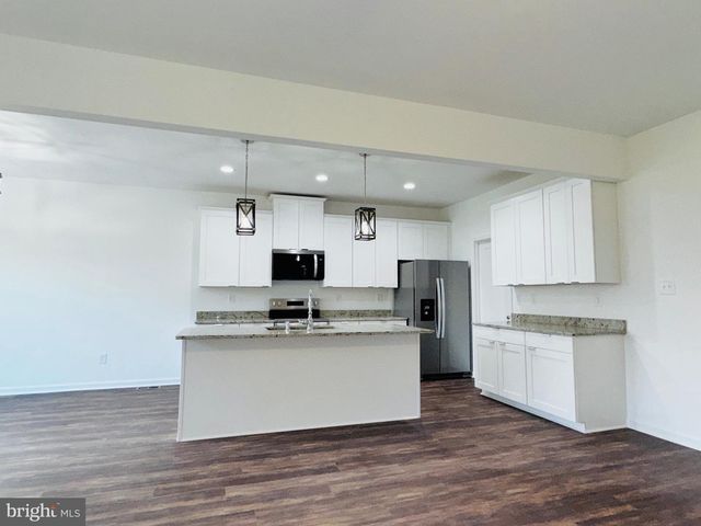 615 N WESTERN AVE, Martinsburg, WV 25404